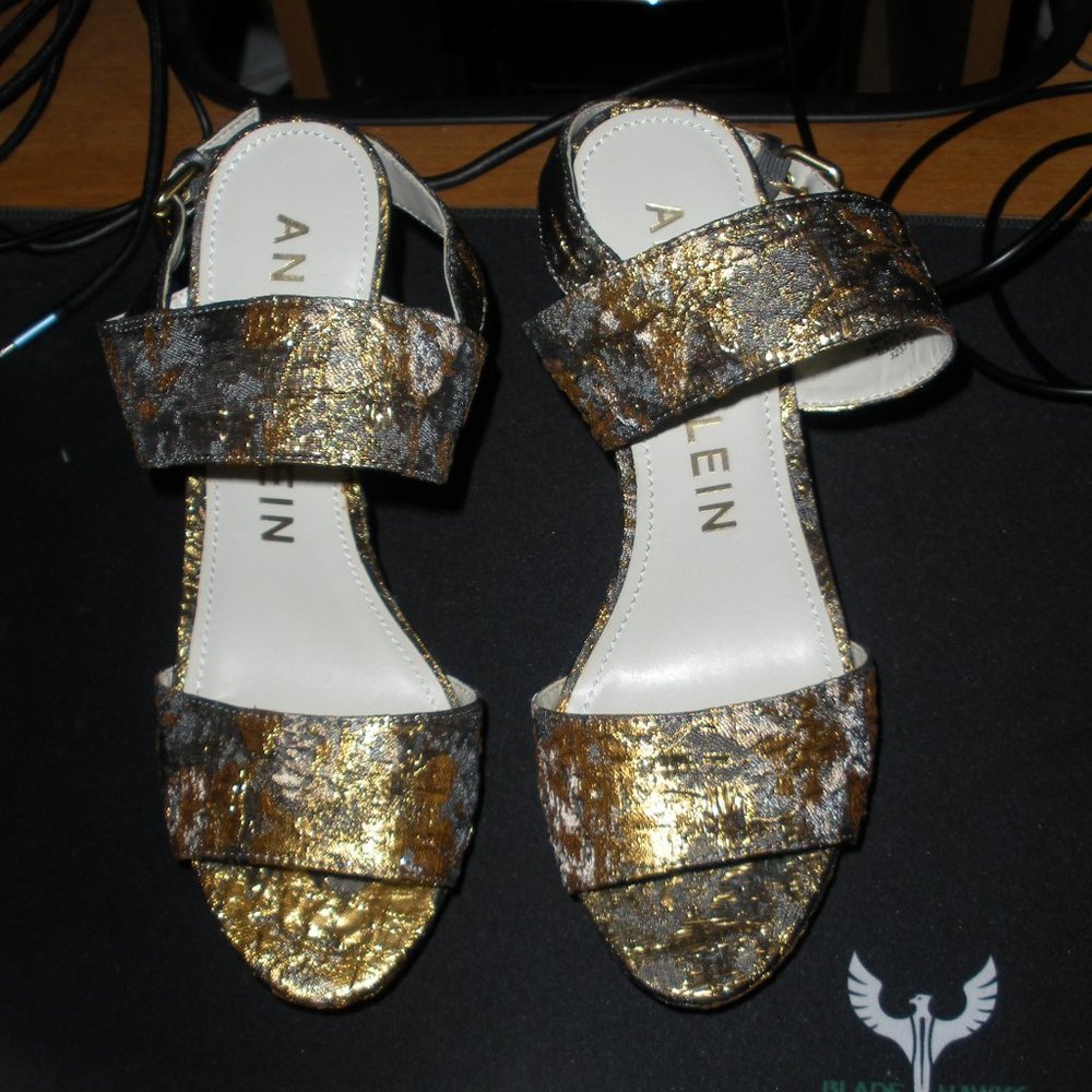 Anne Klein gold & black brocade ankle strap platforms NWB 4" heel SZ 7